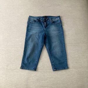 Below knee bermuda jeans. Like new.